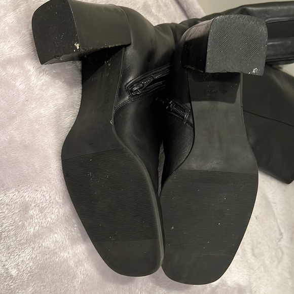 Black leather boots - Picture 3 of 5